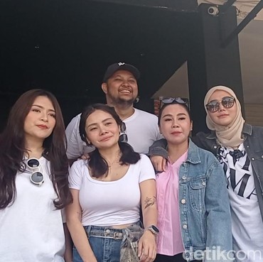 Nathalie Holscher Tegaskan Tak Batasi Sule untuk Bertemu Anak