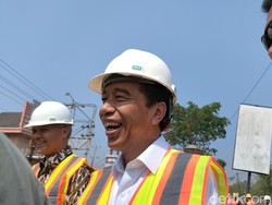 Ditanya soal Desain Baju Kampanye Ganjar Hitam Putih, Jokowi Bilang Begini