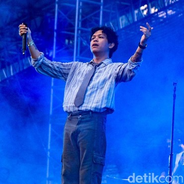 Reaksi Mongol Liat Penampilan Hindia yang Dituding Sebarkan Aliran Satanik