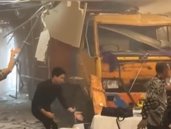 Truk Tabrak Gedung Kesenian Balikpapan, Masuk ke Acara Pernikahan