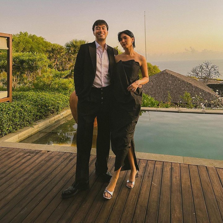 <p>Selain gaya casual, pasangan yang menikah pada 15 Januari 2022 ini kerap mengunggah foto bersama saat menghadiri acara formal. Terbaru, keduanya membagikan momen saat menghadiri pernikahan presenter Enzy Storia, Bunda. (Foto: Instagram @vidialdiano)</p>
