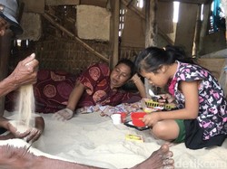 Perkenalkan Para Manusia Pasir di Pesisir Kragan Rembang