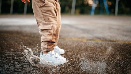 Review Philips Electric Sneaker Brush, Pembersih Sepatu Elektrik yang Praktis