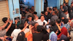 Blusukan Bareng Jokowi di Malang, Prabowo Jadi Target Swafoto Warga
