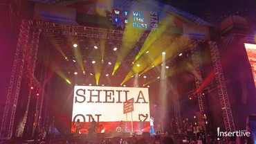 img-title Intip 7 Potret Gemas Duta Sheila On 7 Joget TikTok di Panggung WTF 2023