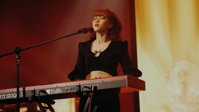 Isyana Sarasvati bakal tur ISYANA: The 4th Album Showcase Live on Tour keliling Indonesia yang dimulai 28 Juli di Cirebon.