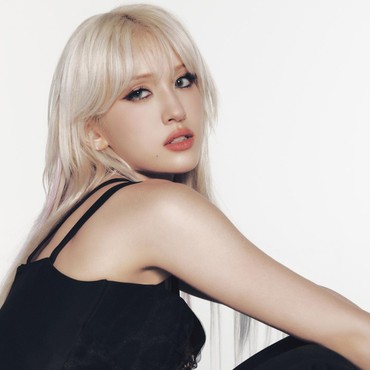 Reaksi Jeon Somi Usai Kariernya Disebut Stuck di Bawah The Black Label