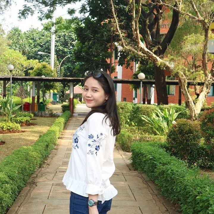 <p>Mengawali kariernya di dunia hiburan lewat akting pada 2004 silam, Jessica sukses membintangi beberapa judul sinetron dan menjadi bintang iklan televisi, Bunda. (Foto: Instagram@jessicanastasya20)</p>