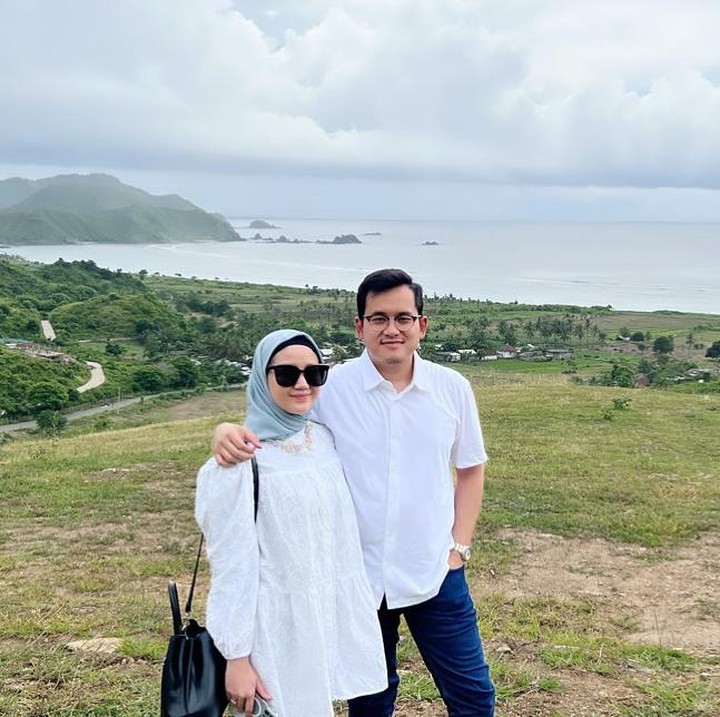 <p>Bunda masih ingat dengan Jessica Anastasya? Ia adalah mantan artis cilik yang terkenal lewat aktingnya sebagai Eneng dalam serial <em>Eneng dan Kaos Kaki Ajaib</em>. Kini, ia sudah menginjak usia 26 tahun dan sudah menikah, lho. (Foto: Instagram@jessicanastasya20)</p>