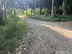 Jalur Alternatif Subang-Sumedang Rusak Parah, Bikin Ban Motor Bocor