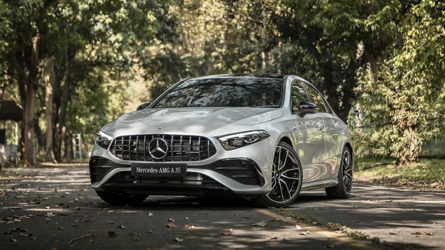 Mercedes-AMG A 35 dan A 45 S model terbaru diluncurkan di Indonesia hari ini, Senin (24/7).