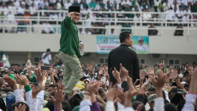 Ketua Umum PKB Muhaimin Iskandar meminta KPK menjadwalkan ulang pemeriksaannya sebagai saksi, karena hari ini dirinya sudah ada jadwal di Banjarmasin.