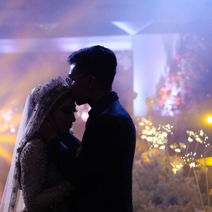 <p>Cindy Fatikasari dan Tengku Firmansyah membawa kabar bahagia. Putri mereka, Tengku Syaira Anataya telah melepas masa lajang. (Foto: Instagram @osnapitzcha)</p>