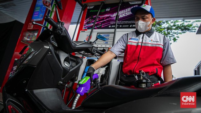 Apa yang Terjadi Jika Motor Bensin Salah Diisi Solar? Sifat diesel yang butuh kompresi tinggi tak selaras proses pembakaran di mesin bensin, akibatnya mesin tak bisa menyala.