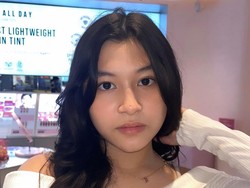 Anak Suapi Ibu Tiri Duluan Saat Ultah ke-17, Okie Agustina: Biar Nggak Ganti...