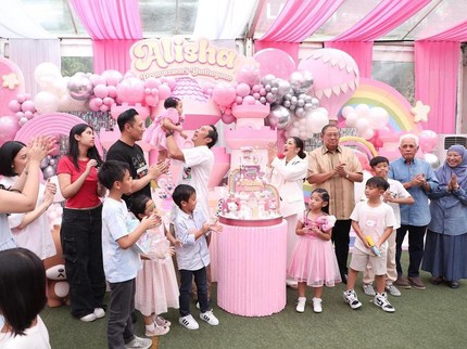 7 Potret Ultah Pertama Anak Bungsu Aliya Rajasa, Sang Paman Beri Doa Menyentuh