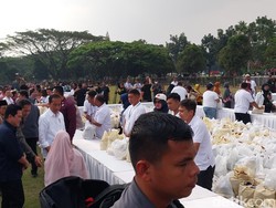 Kunjungi Pasar Rakyat di Lapangan Rampal, Jokowi: Perbanyak Bantuan Sembako