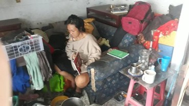 img-title Viral Kehidupan Wanita Ngaku Eks Model yang Kini Tinggal di Rumah Terbengkalai