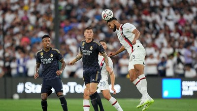 Juventus akan bertemu AC Milan dalam ajang Soccer Champions Tour, Jumat (28/7). Berikut link live streaming Juventus vs AC Milan di Trans7.