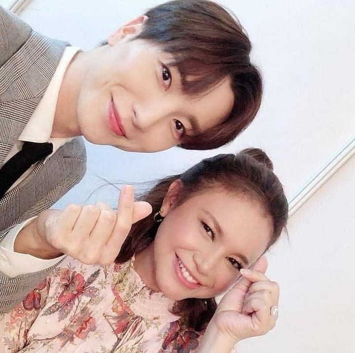<p>Selain Siwon, Rossa juga berkesempatan mengabadikan momen bersama Leeteuk. Dalam unggahan tersebut, Rossa memberikan ucapan selamat ulang tahun untuk sang <em>leader</em> Suju. "<em>Happy Lee teuk Day</em> @xxteukxx. <em>Stay happy, stay healthy uri leader nim</em>," tulisnya. (Foto: Instagram @itsrossa910)<br /><br /><br /></p>