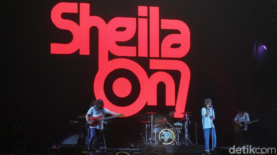 Sheila on 7 di We The Fest 2023.