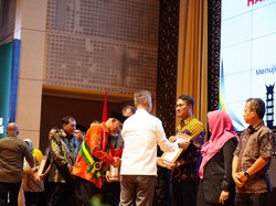 Bupati Sinjai Andi Seto Raih Penghargaan Tokoh Penggerak Koperasi Utama