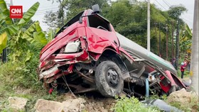 VIDEO: Truk Rem Blong Tabrak 1 Mobil dan 5 Motor, 1 Tewas di Semarang