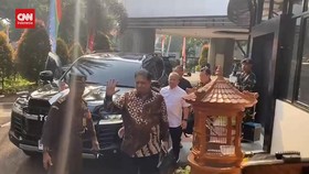 VIDEO: Airlangga Tiba di Kejagung, Diperiksa soal Korupsi CPO