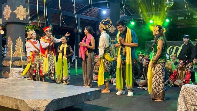 Bupati Bojonegoro Anna Mu'awanah membuka langsung penyelenggaraan BTIFF 2023 yang digelar selama lima hari dari 22 Juli sampai 26 Juli.