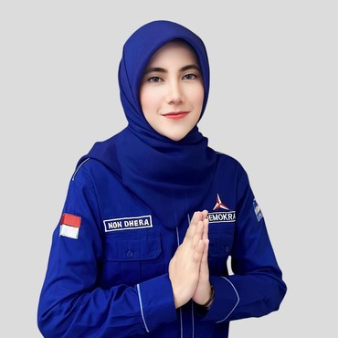 Dulu Dituduh Penyuka Sesama Jenis, Dera Siagian Kini Tampil Berhijab