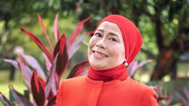 Lagi di Luar Kota, Dewi Yull Usahakan Datang ke Pemakaman Ray Sahetapy