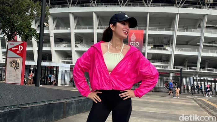 Foto Ussy Sulistiawaty yang berhasil menurunkan berat badan.