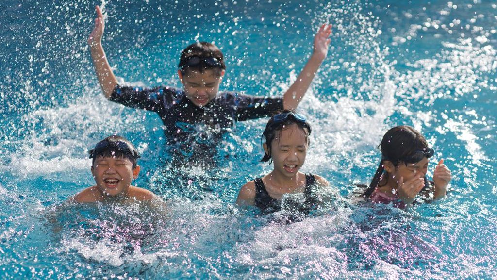 Bukan Sekadar Hobi, Berenang Terbukti Tingkatkan IQ dan Fokus Anak
