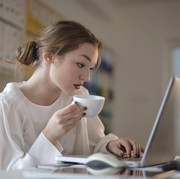 5 Zodiak yang Lebih Mengutamakan Karier daripada Cinta