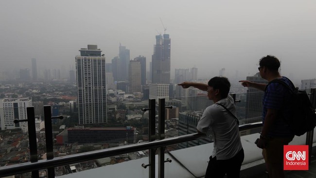 Lembaga riset CREA merilis hasil kajian penyebab polusi udara di Jakarta, sementara pakar mewanti-wanti soal wacana insentif pekerja rentan.