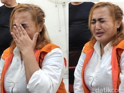 Tangis Lina Mukherjee Rindu Ibu saat Sidang Perdana Perkara Makan Babi