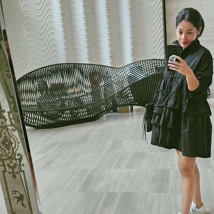 <p>Pilihan tersebut diambil karena bisa membuat ia merasa tenang dan mengurangi beban pikiran. Bahkan, ia tak merasa sirik jika ada orang lain yang mendapt pujian. "Gue akhirnya enggak jadi sirik sama orang-orang yang masih dipuji-puji," tuturnya. (Foto: Instagram @lutob)</p><p></p>