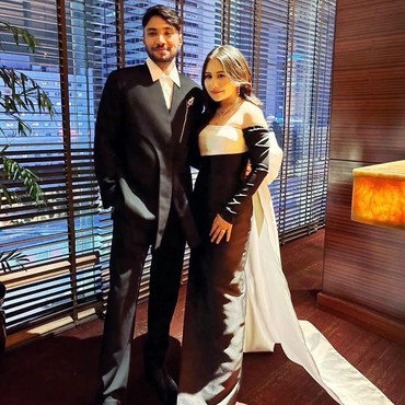 Ngaku Jatuh Cinta, Ini 6 Potret Mesra Refal Hady & Prilly Latuconsina