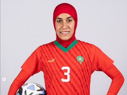 Mengenal Benzina, Pesepakbola Wanita Berhijab Pertama di FIFA