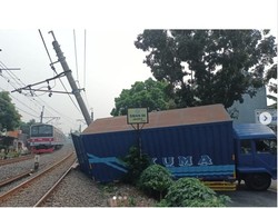 11 Fakta Truk di Bintaro Tabrak Tiang Bikin KRL Terhenti Berjam-jam