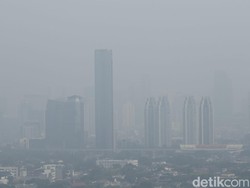 Inmendagri soal Polusi Udara Jabodetabek: Siram Jalan untuk Kurangi Debu