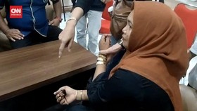 VIDEO: Satpol PP Tangkap Pengemis Pakai Emas Senilai Rp51 Juta