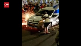 VIDEO: Detik-detik Mobil Tabrak Pedemo di Israel