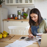 Pasutri Berumur 33 Tahun Ini Hidup Nyaman Bebas Finansial dengan Cara Frogal Living. Ini trik mereka.