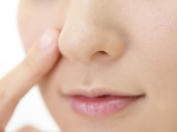 Tips Mengatasi Bulu Hidung yang Cepat Panjang, Bolehkah Dicabut Manual?
