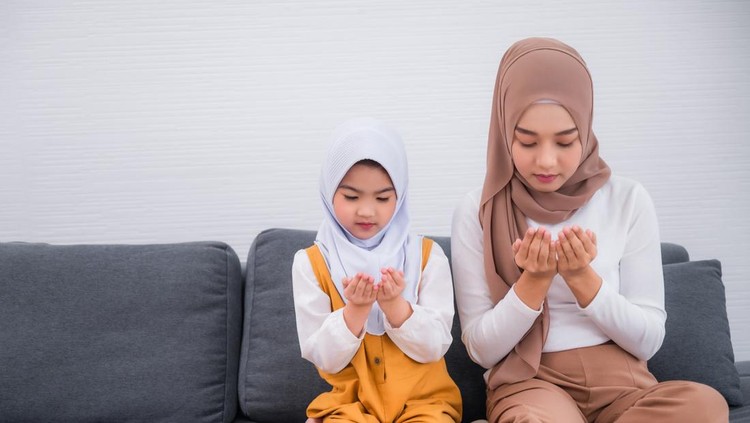 9 Doa untuk Kedua Orang Tua dan Keutamaannya, Lengkap Arab, Latin dan Artinya