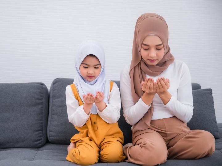 Bacaan Doa untuk Orangtua dalam Bahasa Arab, Latin, Artinya
