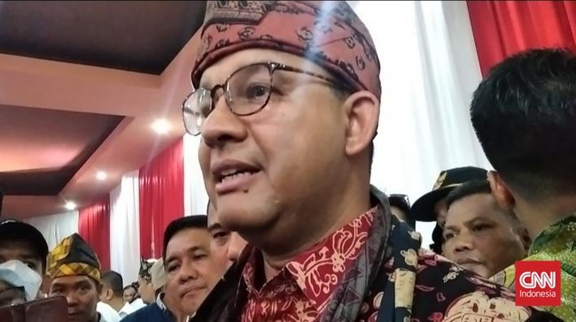 Anies Baswedan mengaku memaklumi kedekatan dua bakal capres pesaingnya yakni Ganjar dan Prabowo dengan Presiden Jokowi.