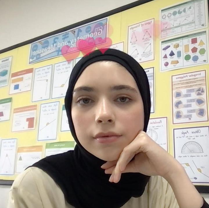 <p>Belum lama ini, Isabel mengunggah selfie, Bunda. Ia terlihat mengenakan jilbab hitam dengan riasan yang sederhana. (Foto: Instagram @isabel.azhari)</p>