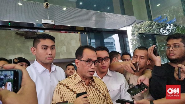 Menhub Budi Karya Sumadi mengatakan RI resmi ambil alih kontrol ruang udara dan segala informasi penerbangannya di Kepri dan Natuna dari kendali Singapura.